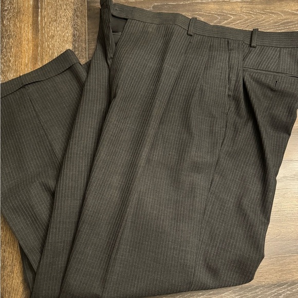 Dark Gray Pinstripe Suit Size 44L - Picture 7 of 10